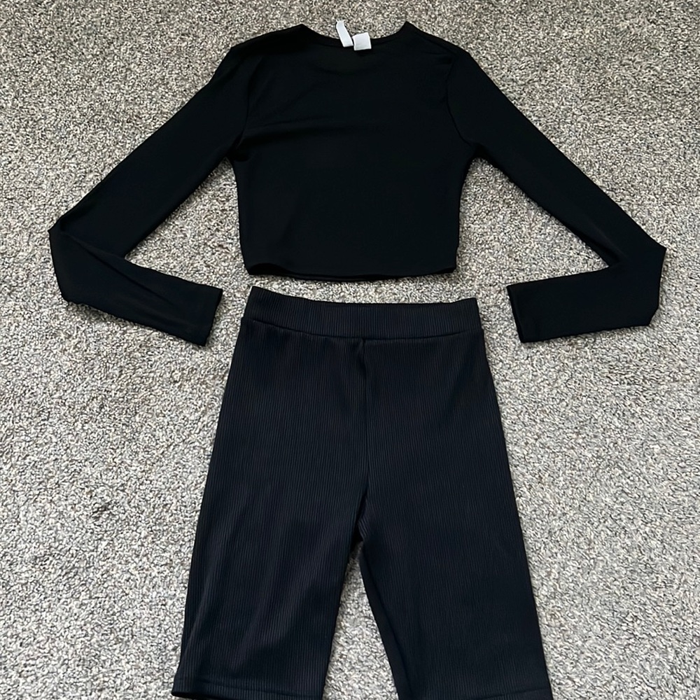 H&M BIKER SHORT & CROP TOP SET